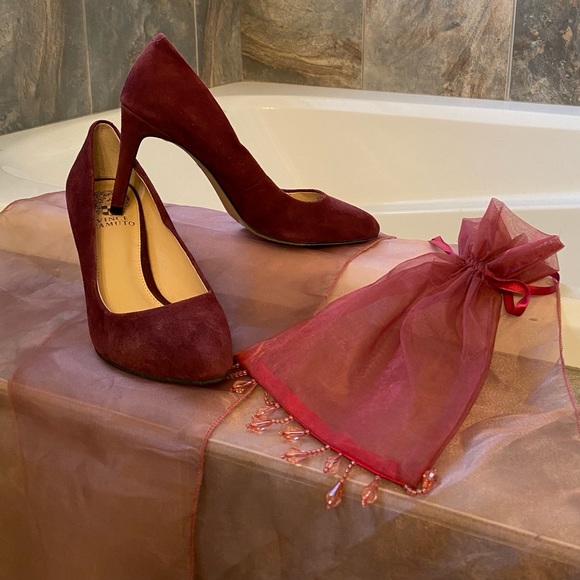 Vince Camuto Burgundy Suede Pumps - Picture 4 of 6